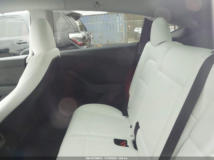 2025 Tesla Model Y Long Range Dual Motor Rear-Wheel Drive VIN: 7SAYGDED3SA358344 Lot: 43726918