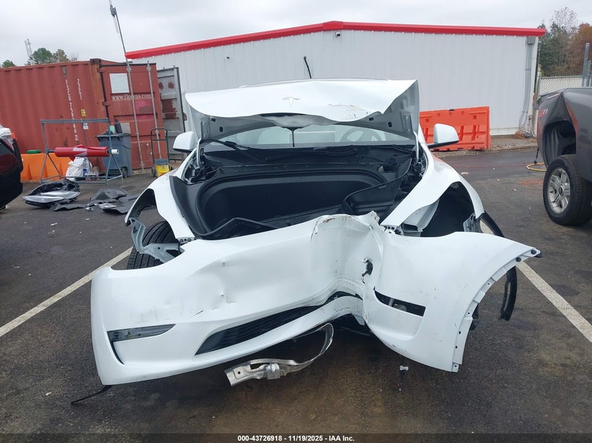 2025 Tesla Model Y Long Range Dual Motor Rear-Wheel Drive VIN: 7SAYGDED3SA358344 Lot: 43726918