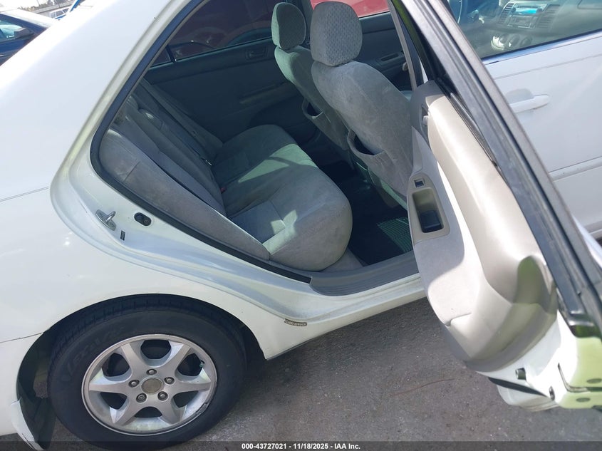 2004 Toyota Camry Le VIN: 4T1BE32K84U360122 Lot: 43727021