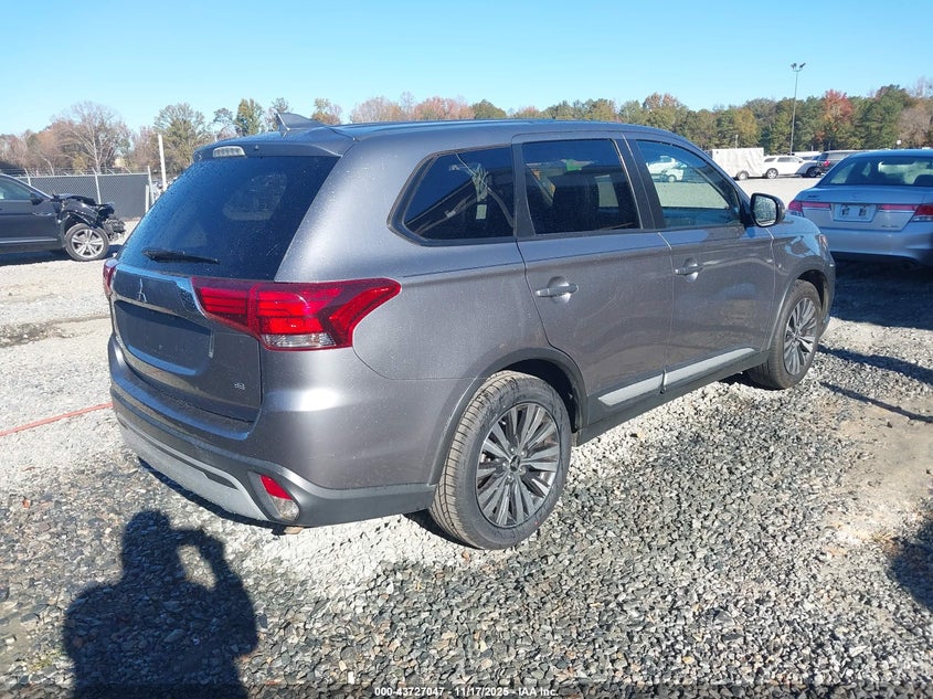 JA4AD3A33LZ011118 2020 MITSUBISHI OUTLANDER photo no. 4