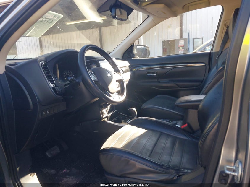 JA4AD3A33LZ011118 2020 MITSUBISHI OUTLANDER photo no. 5
