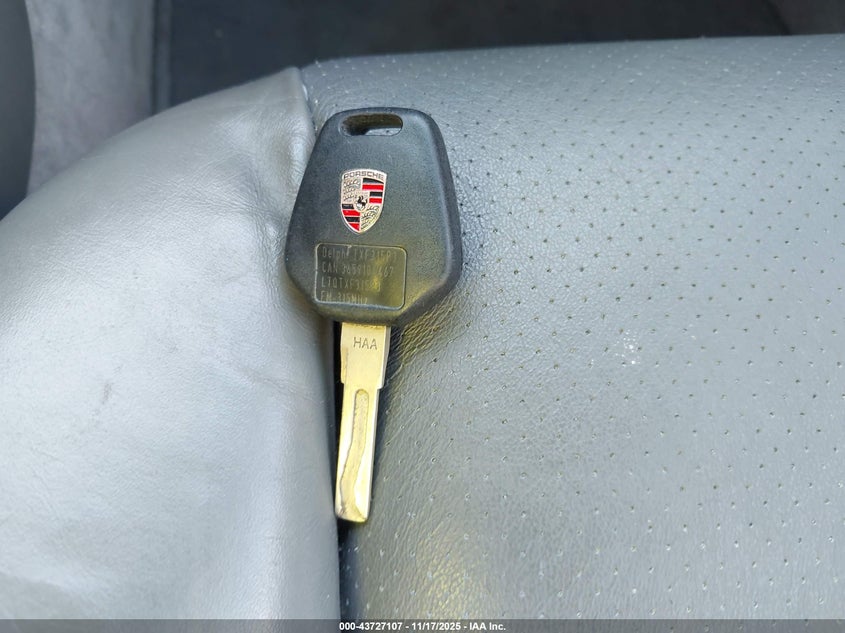 1999 Porsche 911 Carrera/Carrera 4 VIN: WP0CA2993XS655890 Lot: 43727107