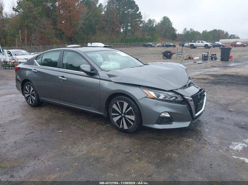 NISSAN ALTIMA SV FWD