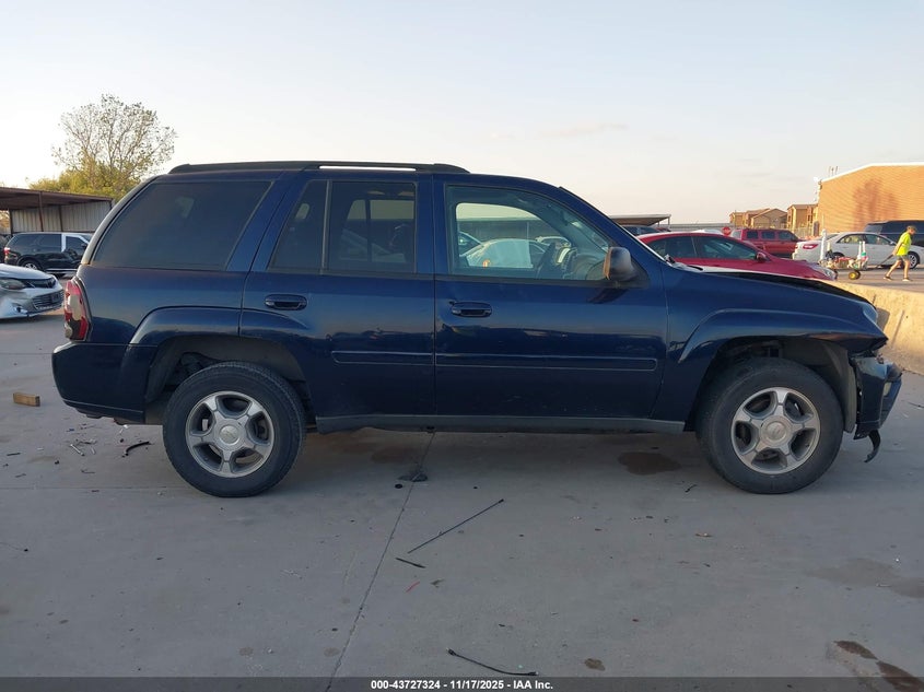 2008 Chevrolet Trailblazer Lt VIN: 1GNDS13SX82136528 Lot: 43727324