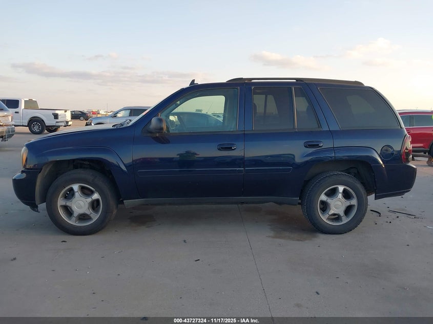 2008 Chevrolet Trailblazer Lt VIN: 1GNDS13SX82136528 Lot: 43727324