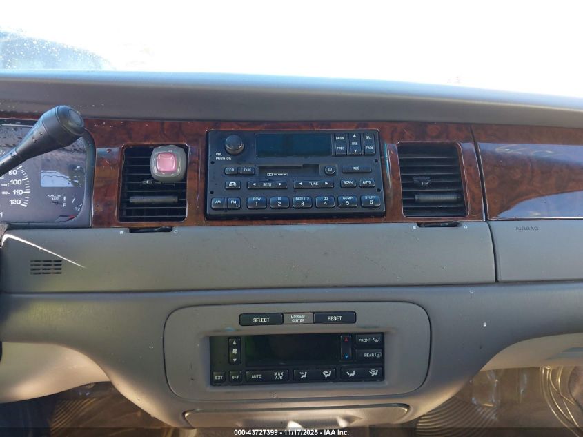 2000 Lincoln Town Car Executive VIN: 1LNHM81W2YY864825 Lot: 43727399