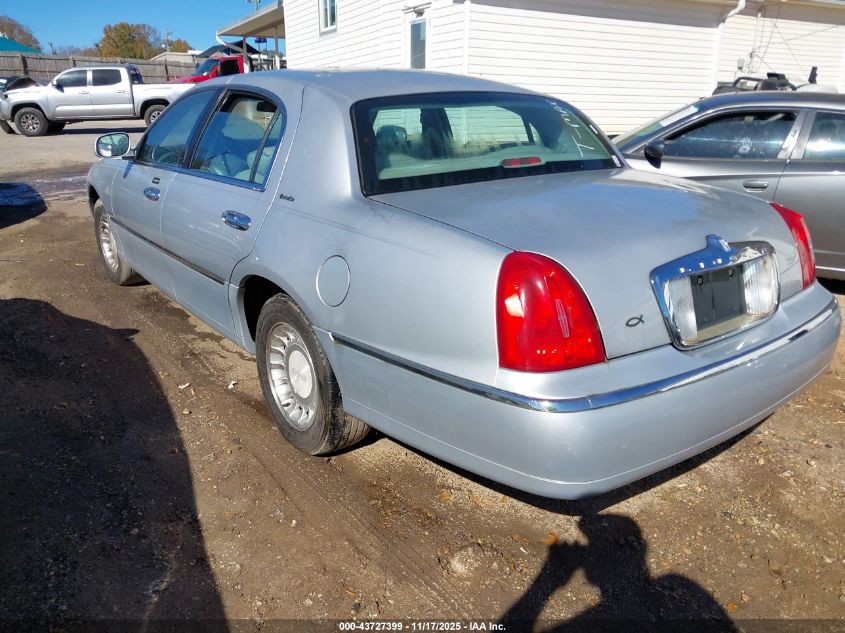 1LNHM81W2YY864825 2000 LINCOLN TOWN CAR photo no. 3