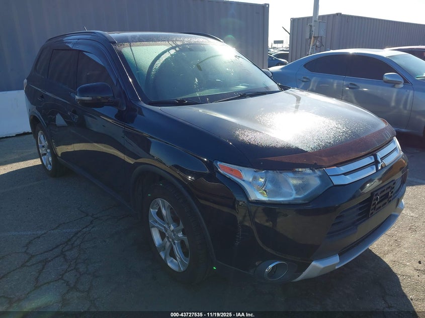 MITSUBISHI OUTLANDER SE