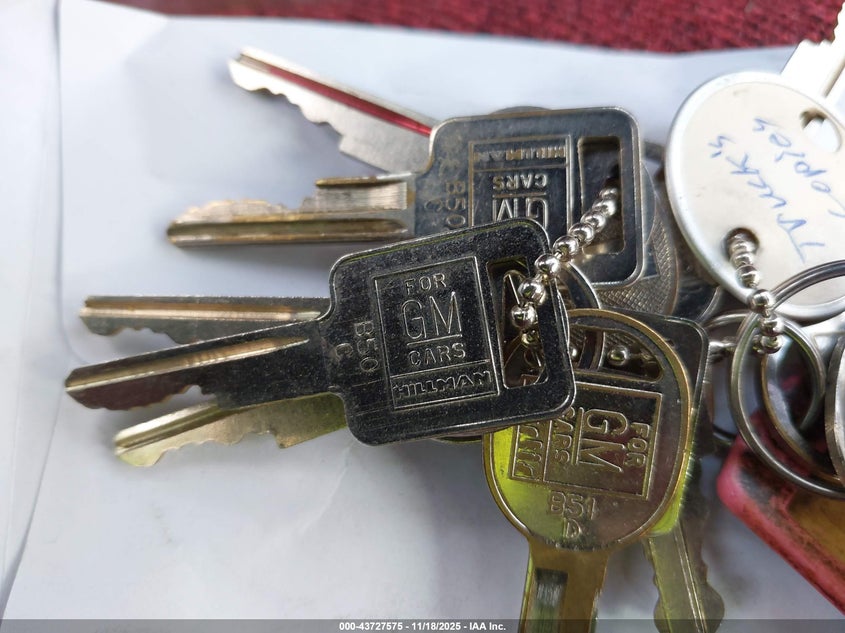 1988 Chevrolet Gmt-400 C2500 VIN: 2GCFC29K8J1133306 Lot: 43727575