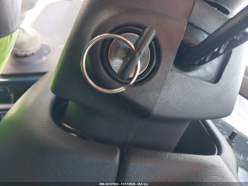 1999 Jeep Cherokee Classic/Sport VIN: 1J4FF68S6XL582593 Lot: 43727582