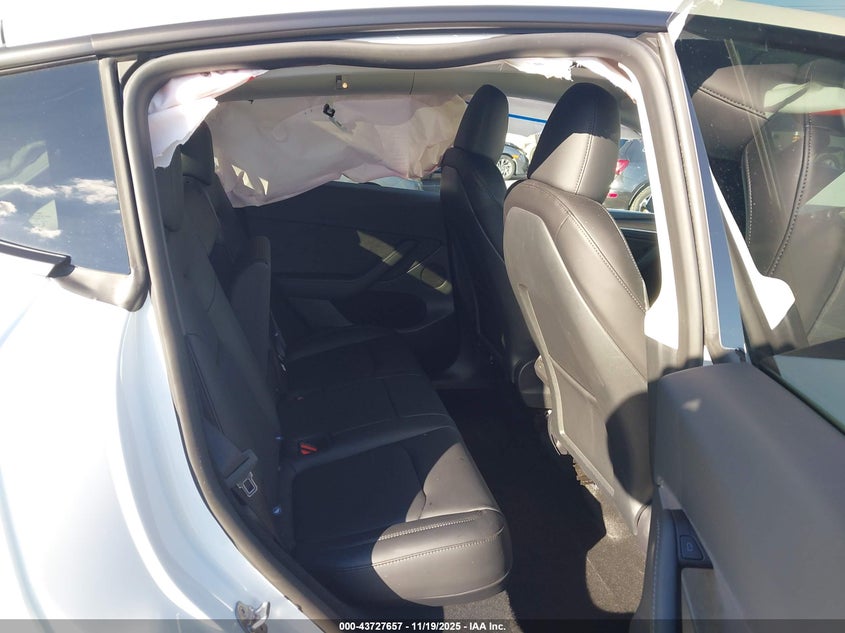 2025 Tesla Model Y Long Range Dual Motor Rear-Wheel Drive VIN: 7SAYGDED4SF281065 Lot: 43727657