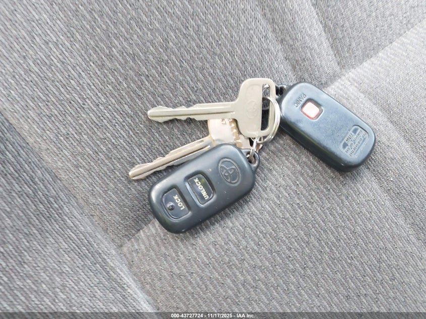 2000 Toyota Camry Le VIN: JT2BG22K0Y0383845 Lot: 43727724