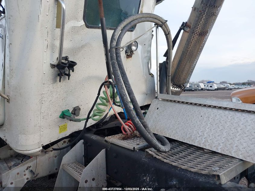 2005 International 9200 9200I VIN: 2HSCEAHR25C192178 Lot: 43727854