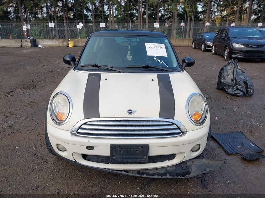 2009 Mini Cooper VIN: WMWMF33599TU73882 Lot: 43727876