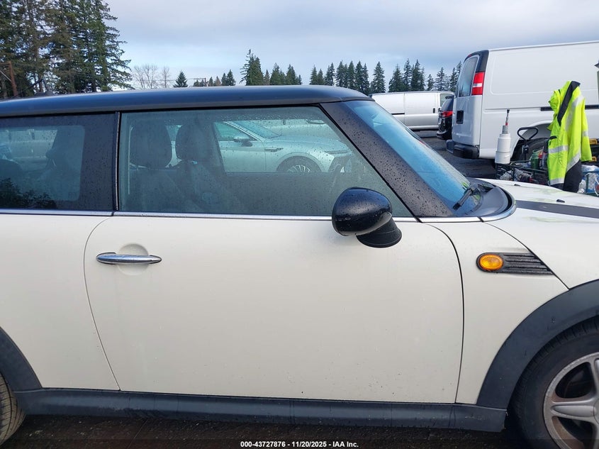 2009 Mini Cooper VIN: WMWMF33599TU73882 Lot: 43727876
