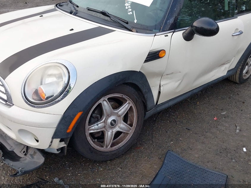 2009 Mini Cooper VIN: WMWMF33599TU73882 Lot: 43727876