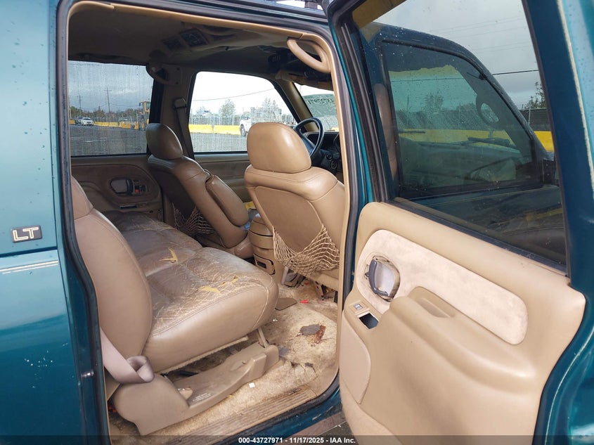 1GNGK26K3SJ456415 1995 CHEVROLET SUBURBAN photo no. 8