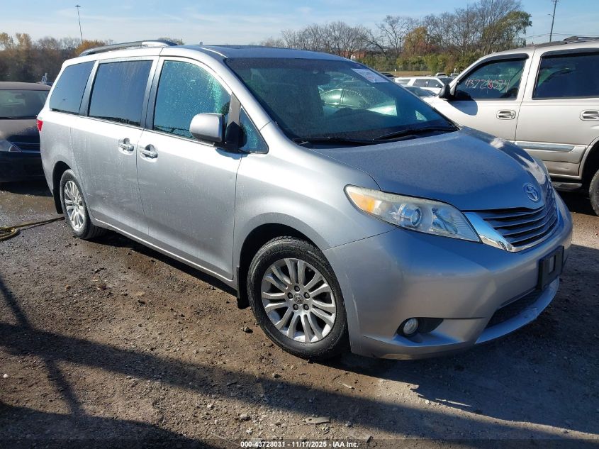 TOYOTA SIENNA XLE PREMIUM 8 PASSENGER