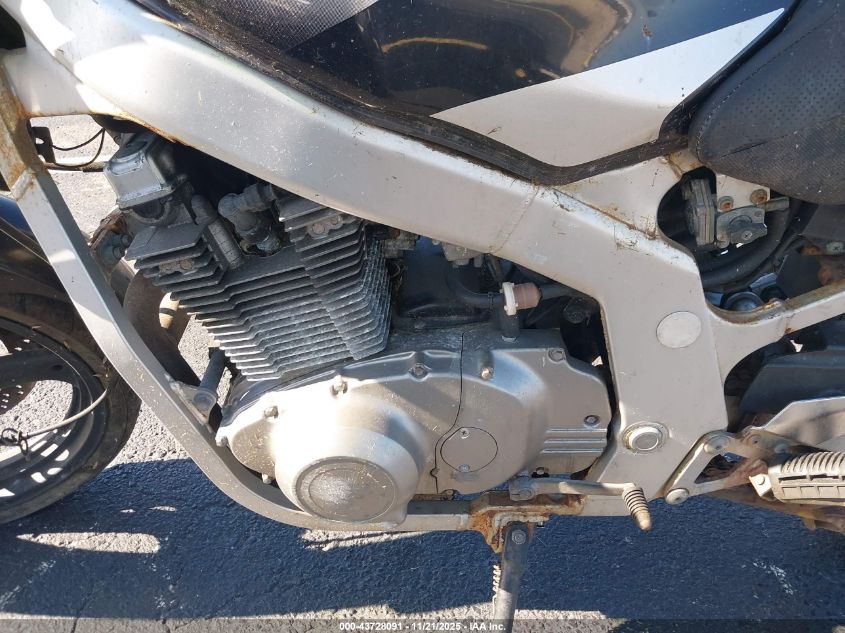 2002 Suzuki Gs500 VIN: JS1GM51A322100439 Lot: 43728091