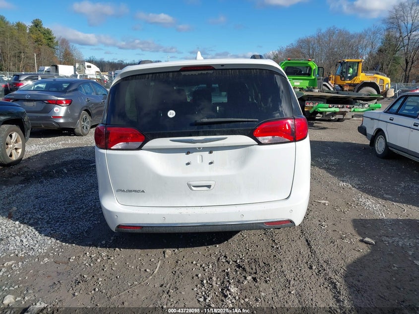 2017 Chrysler Pacifica Touring-L VIN: 2C4RC1BG4HR503093 Lot: 43728098