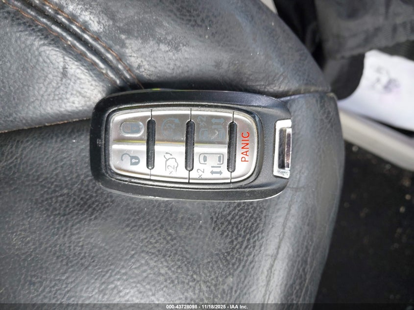 2017 Chrysler Pacifica Touring-L VIN: 2C4RC1BG4HR503093 Lot: 43728098