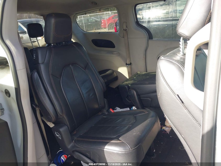 2017 Chrysler Pacifica Touring-L VIN: 2C4RC1BG4HR503093 Lot: 43728098