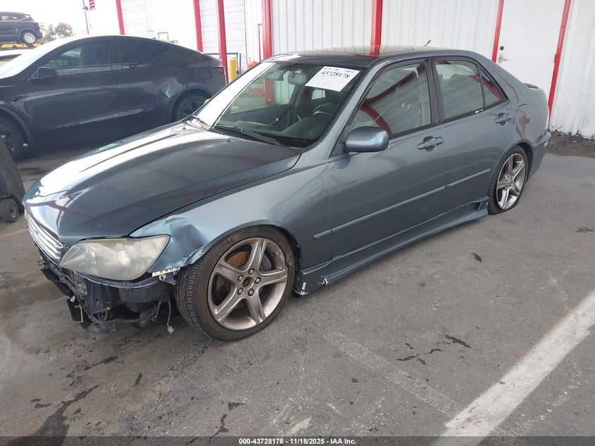 JTHBD192740082806 2004 LEXUS IS photo no. 2
