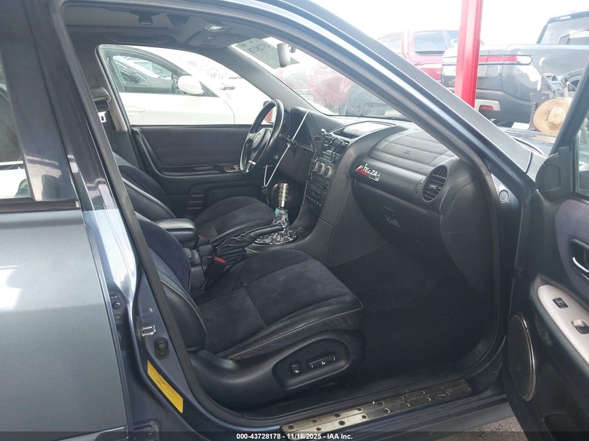 JTHBD192740082806 2004 LEXUS IS photo no. 5