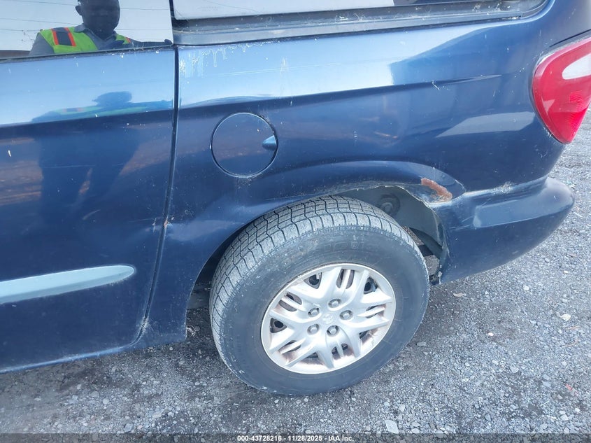 2002 Dodge Caravan Sport VIN: 1B4GP45372B643390 Lot: 43728216