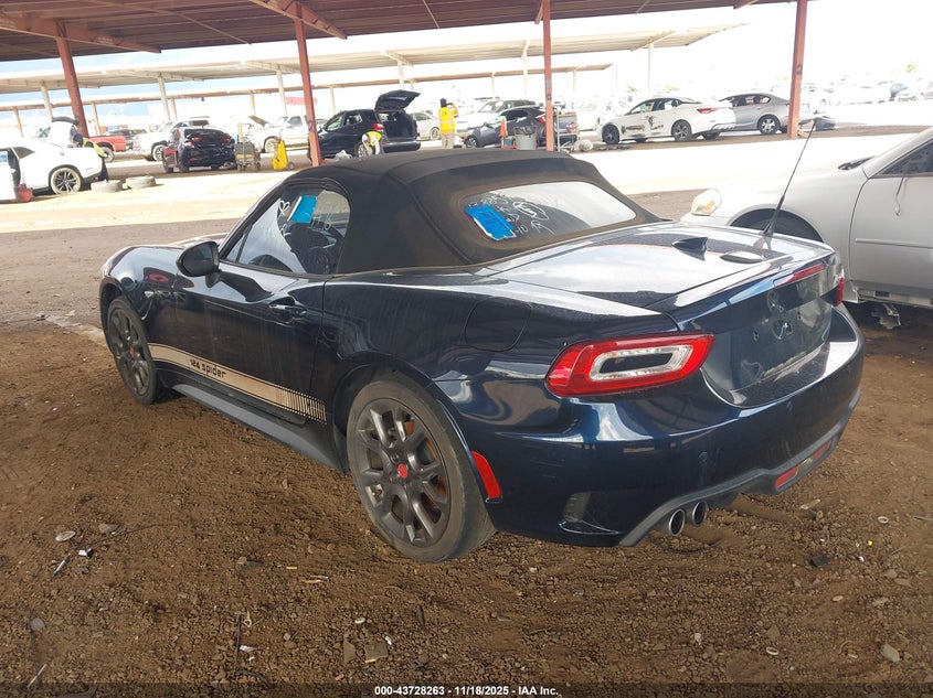 JC1NFAEK4J0138854 2018 FIAT 124 SPIDER photo no. 3