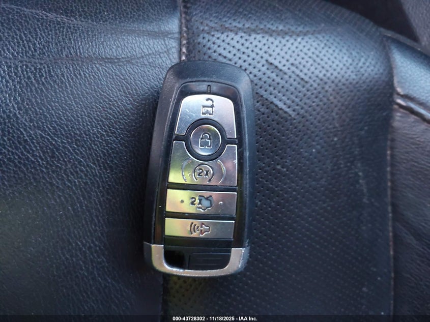 2017 Ford Fusion Hybrid Titanium VIN: 3FA6P0RUXHR233588 Lot: 43728302