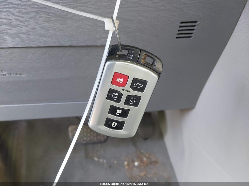 5TDYK3DC6DS393931 2013 TOYOTA SIENNA photo no. 11