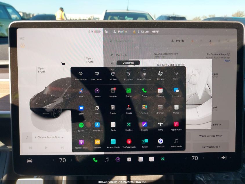 2024 Tesla Model Y Performance Dual Motor All-Wheel Drive VIN: 7SAYGDEF0RF053690 Lot: 43728492