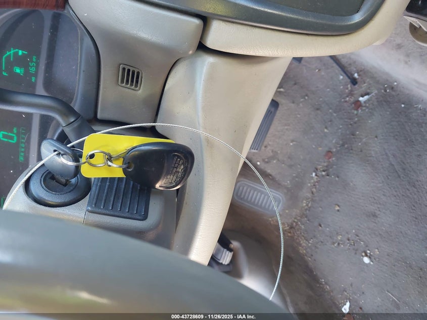 2005 Cadillac Deville Livery VIN: 1G6KD54Y45U203597 Lot: 43728609