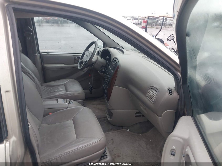 2C8GP74LX2R762508 2002 CHRYSLER TOWN & COUNTRY photo no. 5