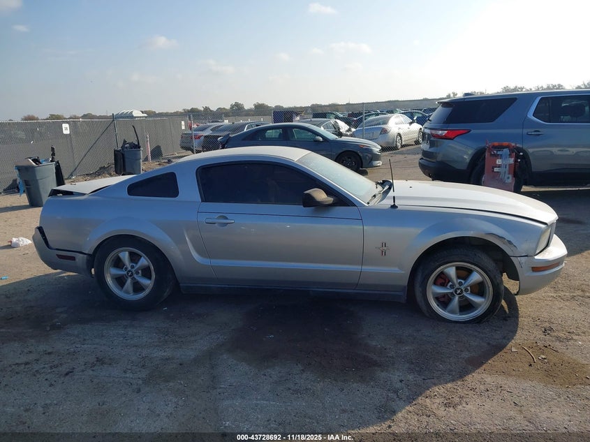2007 Ford Mustang V6 Deluxe/V6 Premium VIN: 1ZVHT80N175338652 Lot: 43728692