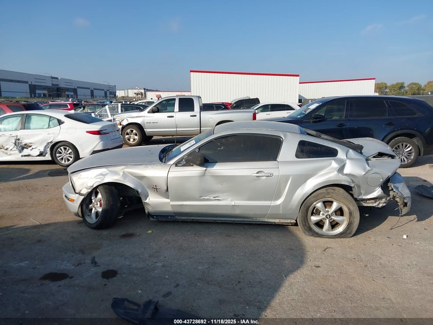 2007 Ford Mustang V6 Deluxe/V6 Premium VIN: 1ZVHT80N175338652 Lot: 43728692