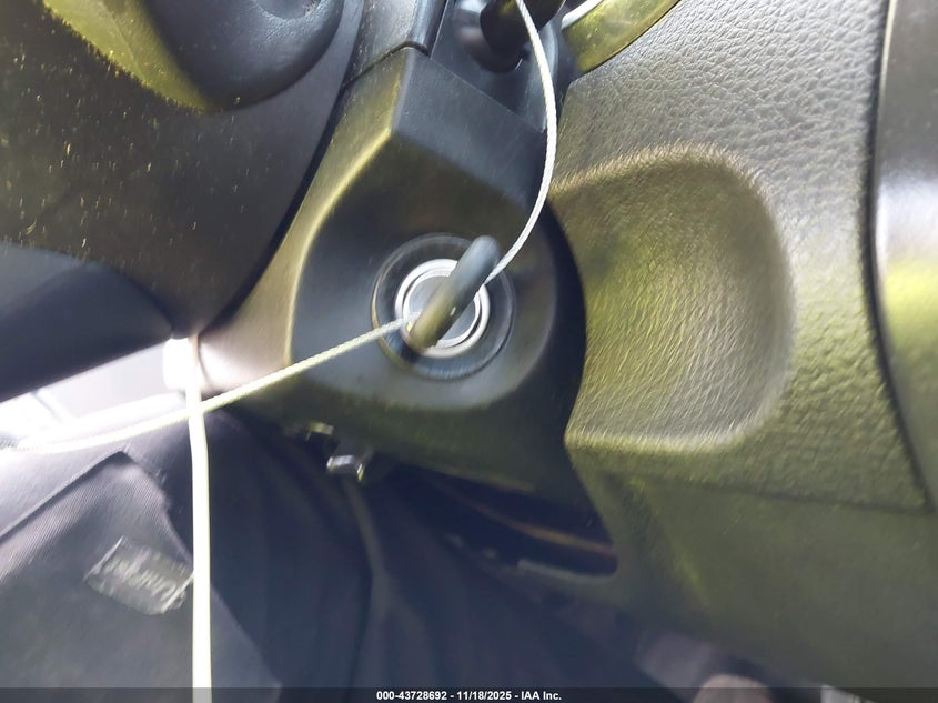 2007 Ford Mustang V6 Deluxe/V6 Premium VIN: 1ZVHT80N175338652 Lot: 43728692