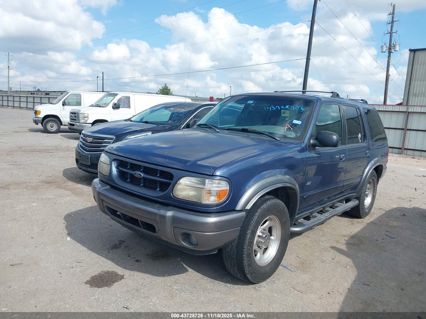 1FMZU73E5YZA82211 2000 FORD EXPLORER photo no. 2