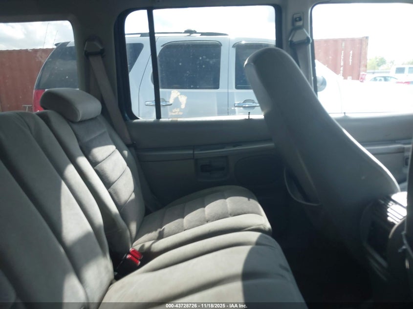 1FMZU73E5YZA82211 2000 FORD EXPLORER photo no. 8