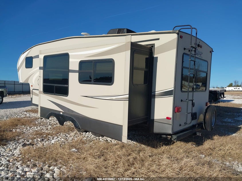 2017 KEYSTONE RV COUGAR X-LITE SERIES auction photo 3