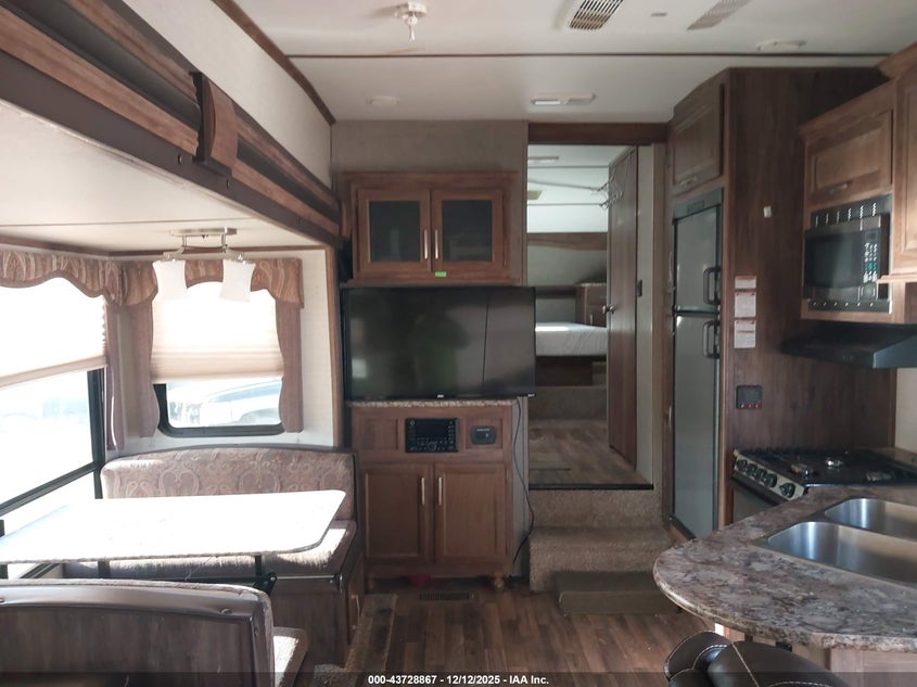 2017 KEYSTONE RV COUGAR X-LITE SERIES auction photo 5