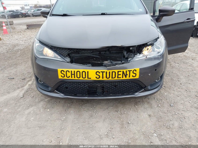 2019 Chrysler Pacifica Touring L Plus VIN: 2C4RC1EG9KR522483 Lot: 43729122