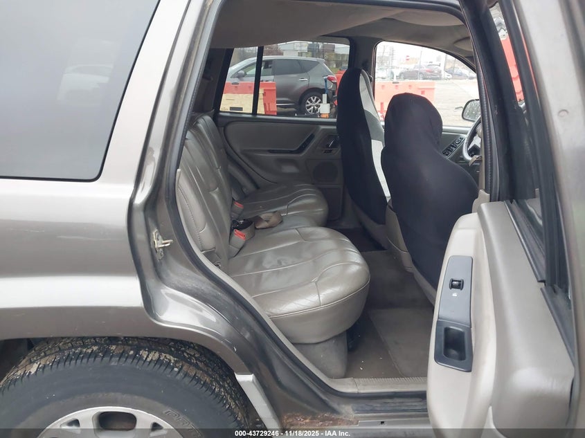 2000 Jeep Grand Cherokee Laredo VIN: 1J4GW48N5YC119686 Lot: 43729246