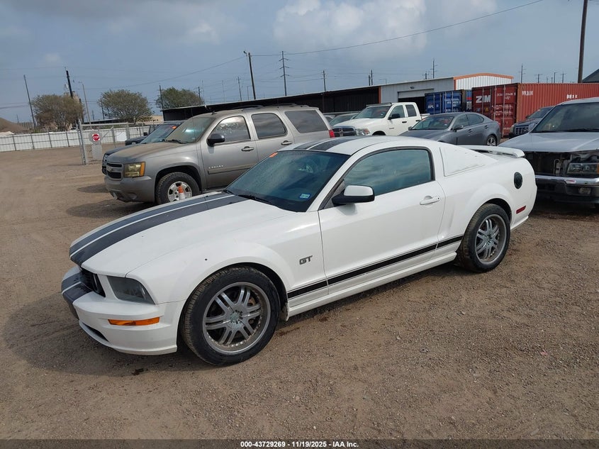 1ZVHT82H885116442 2008 FORD MUSTANG photo no. 2