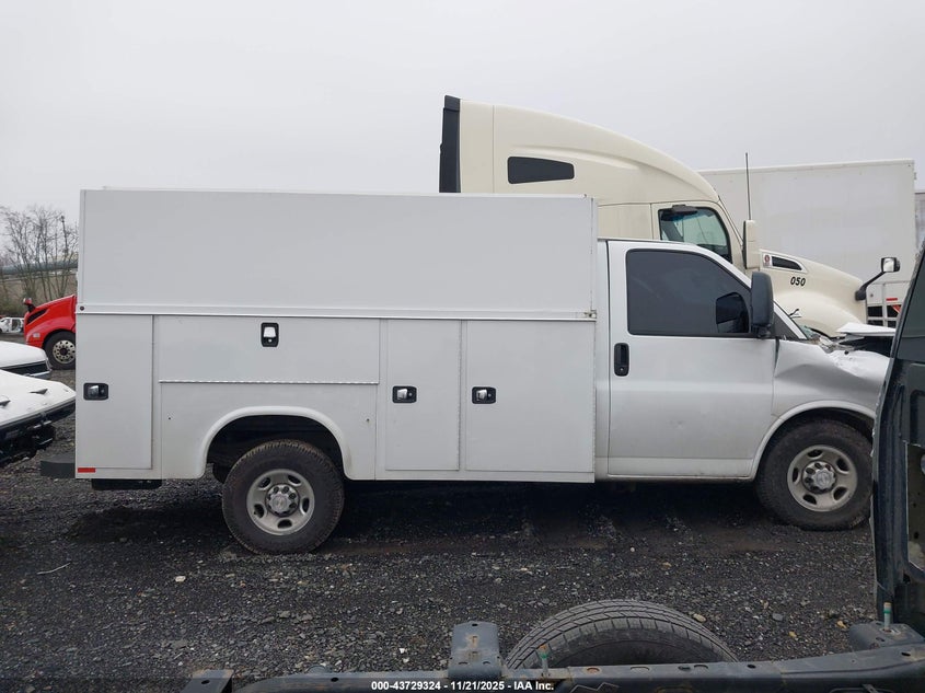 2019 Chevrolet Express Cutaway Work Van VIN: 1GB0GRFGXK1193442 Lot: 43729324