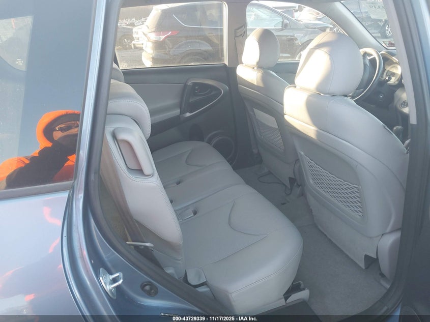 2008 Toyota Rav4 Limited V6 VIN: JTMBK31V685048695 Lot: 43729339