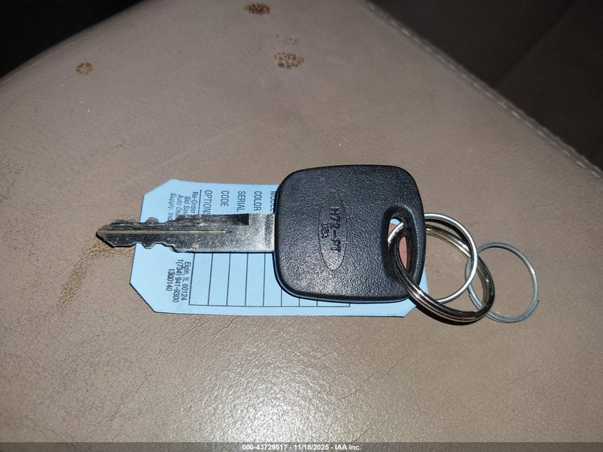 1998 Lincoln Town Car Signature VIN: 1LNFM82W2WY684019 Lot: 43729517