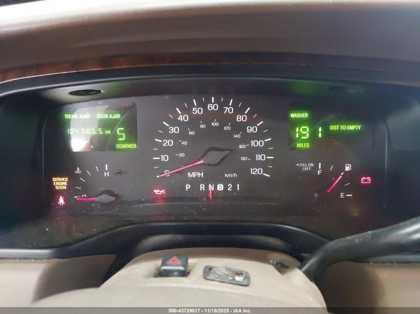 1998 Lincoln Town Car Signature VIN: 1LNFM82W2WY684019 Lot: 43729517