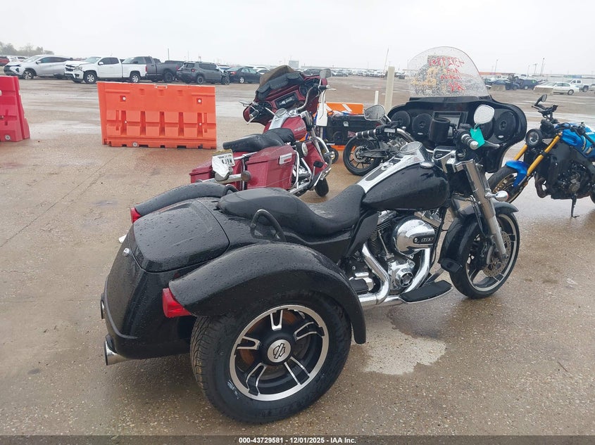 1HD1MCM14FB859391 2015 HARLEY-DAVIDSON FREEWHEELER photo no. 4
